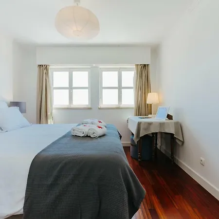 Rent4rest Graca River View With Parking شقة